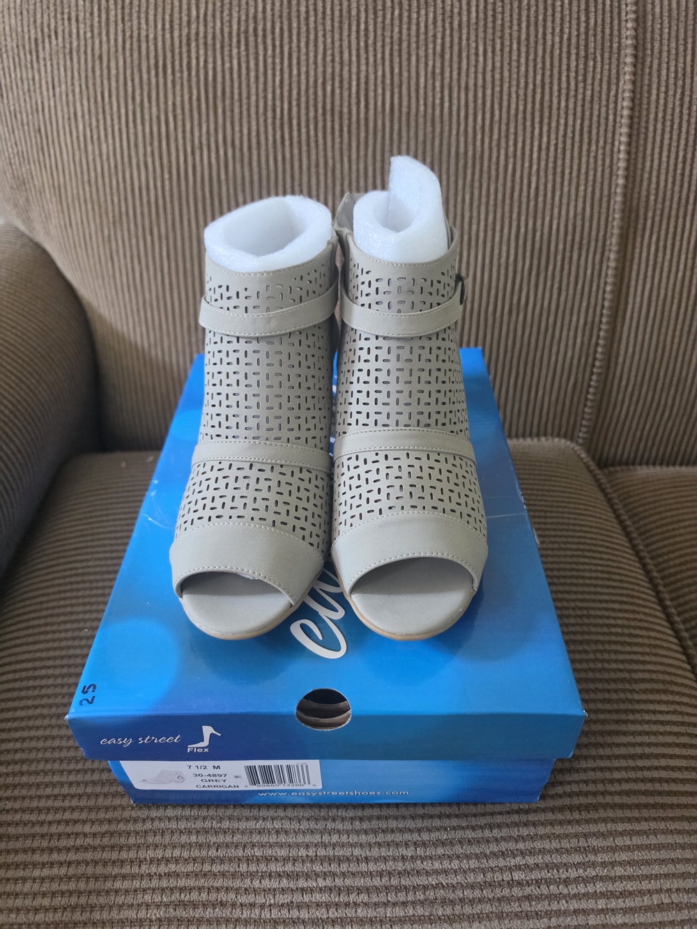 Easy Street Carrigan Perforated Peep Toe Ankle Booties in Grey - Size 7.5 M (NIB